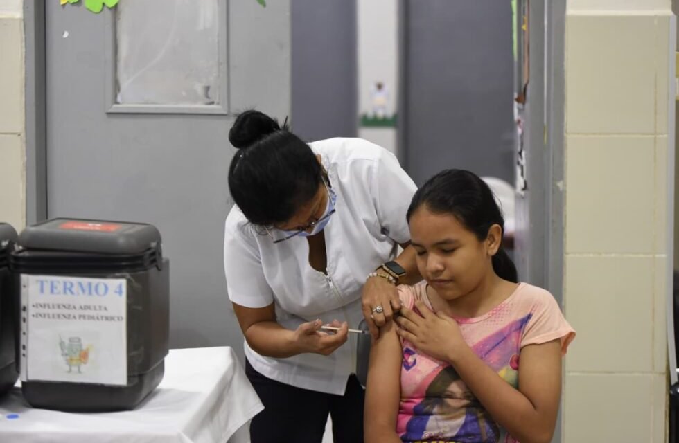 SANTA CRUZ REFUERZA LA VACUNACIÓN CONTRA LA INFLUENZA CON 75 MIL DOSIS PARA NIÑOS Y ADULTOS