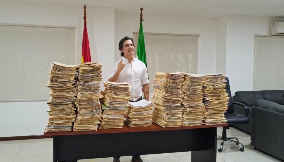 ALCALDE ANUNCIA CON DESPIDOS A ADMINISTRATIVOS SI CONTINÚA EL PARO DE SALUD