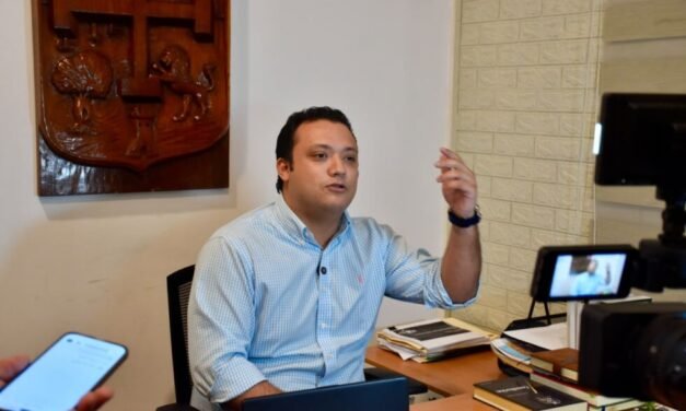 CONCEJAL ACUSA A DIRIGENTE SINDICAL DE SALUD DE COBRAR BS 10.000 SIN CUMPLIR FUNCIONES