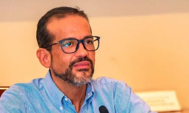 CAMACHO PODRÍA SER EMBAJADOR EN PARAGUAY; EL GOBIERNO AÚN NO LO CONFIRMA