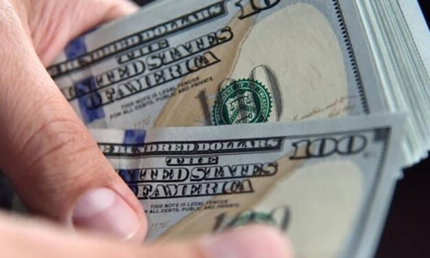 EL DÓLAR VUELVE A ESCALAR Y YA COTIZA EN BS 11,80