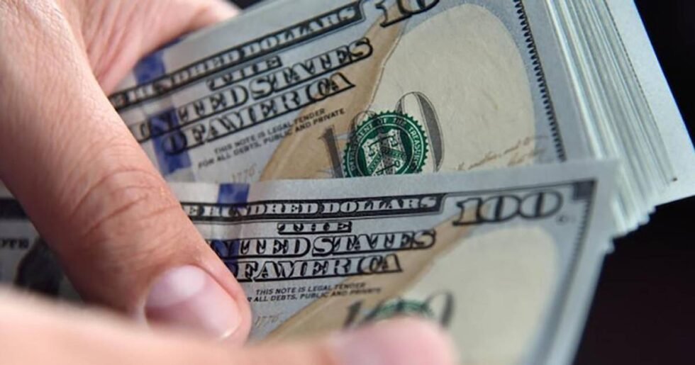 EL DÓLAR VUELVE A ESCALAR Y YA COTIZA EN BS 11,80
