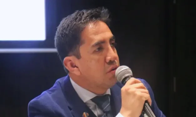MINISTRO DE TRABAJO LLAMA AL DIÁLOGO TRAS AMENAZA DE PARO JUDICIAL