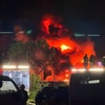 EL FUEGO NO CEDE: INCENDIO EN EMPRESA DE PINTURAS SUPERA LAS 15 HORAS
