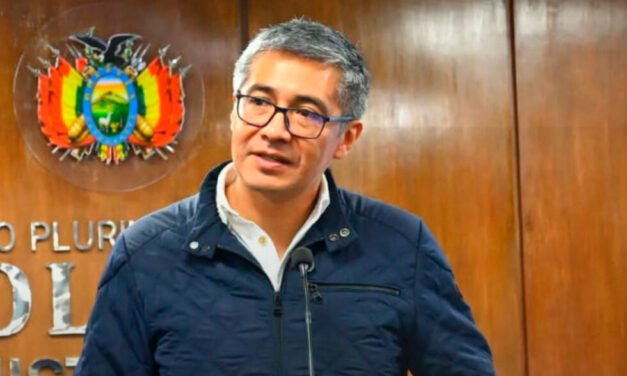 GOBIERNO RESPONDE AL IMPACTO DEL DÓLAR Y NIEGA UNA DEVALUACIÓN DEL 62%