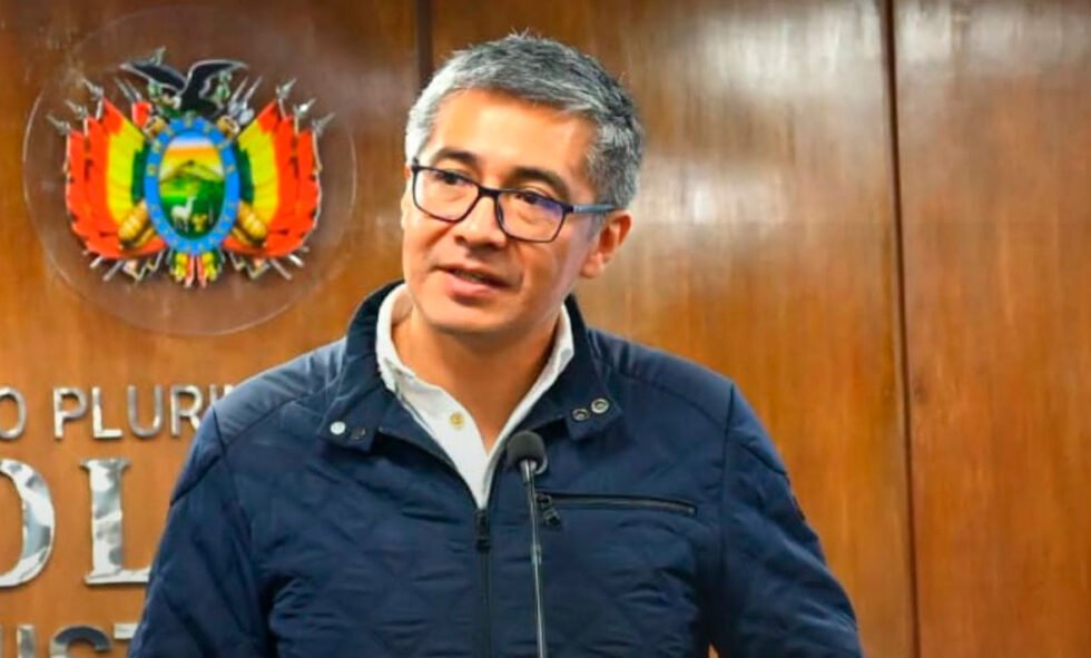GOBIERNO RESPONDE AL IMPACTO DEL DÓLAR Y NIEGA UNA DEVALUACIÓN DEL 62%