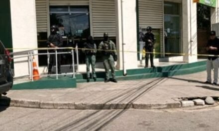 LA GUARDIA: SUJETO ARMADO INGRESA A ENTIDAD FINANCIERA Y SE LLEVA BS 50 MIL