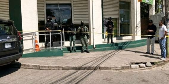 LA GUARDIA: SUJETO ARMADO INGRESA A ENTIDAD FINANCIERA Y SE LLEVA BS 50 MIL