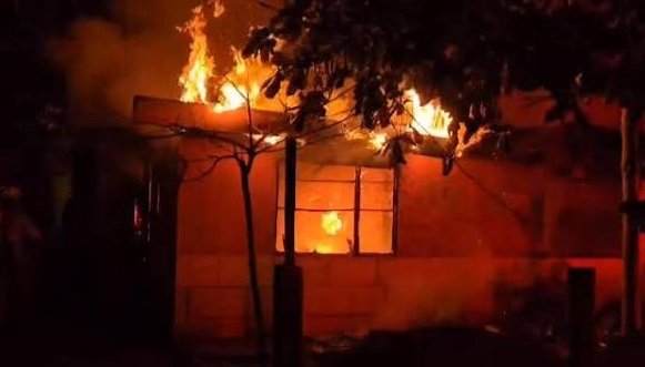 HALLAN A UNA MUJER SIN VIDA Y CON SIGNOS DE VIOLENCIA TRAS INCENDIO EN UNA VIVIENDA