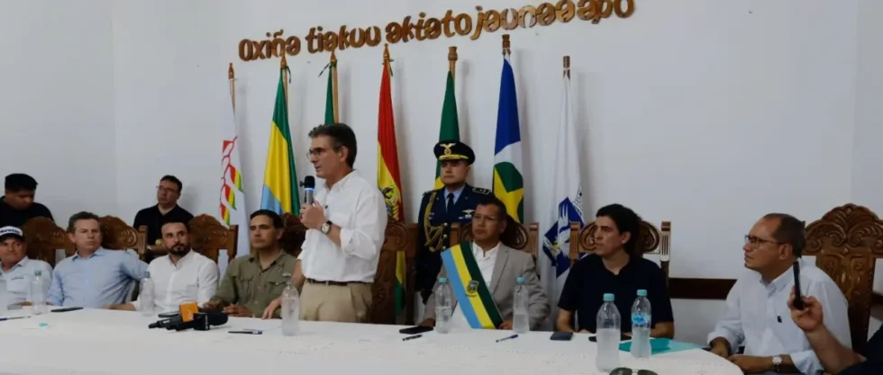 PAZ PROPONE CONEXIONES DESDE EL ORIENTE Y NORTE PARA IMPULSAR EL COMERCIO