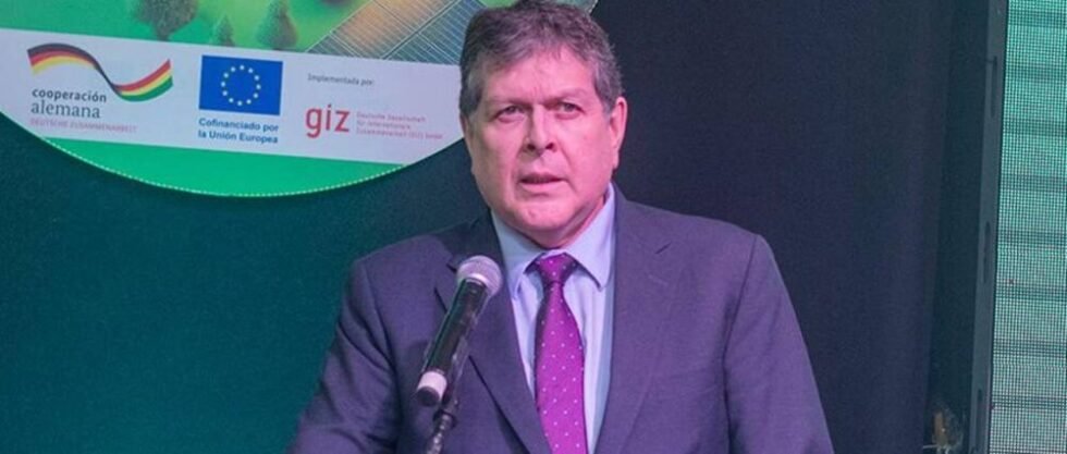 ¿HASTA CUÁNDO LAS FILAS POR DIÉSEL? MINISTRO EVITA RESPONDER Y ASEGURA PROBLEMAS LOGÍSTICOS