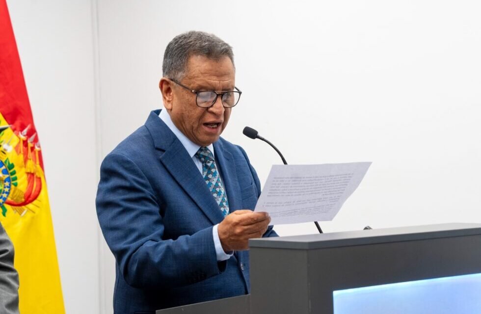 CASO ORO: OVIEDO CONFIRMA LLAMADA TRIPARTITA Y CONTRADICE VERSIÓN DE LA FELCC
