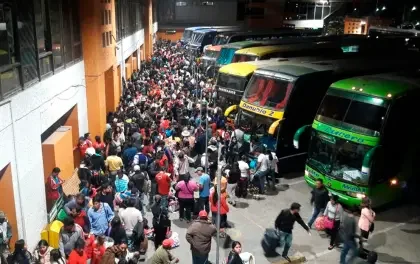 CRISIS DE COMBUSTIBLE GOLPEA A PASAJEROS Y EMPRESAS DE ENCOMIENDAS