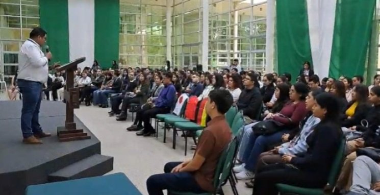 GOBERNACIÓN DE SANTA CRUZ PROMUEVE LA EDUCACIÓN EN IDIOMAS PARA JÓVENES DEL DEPARTAMENTO
