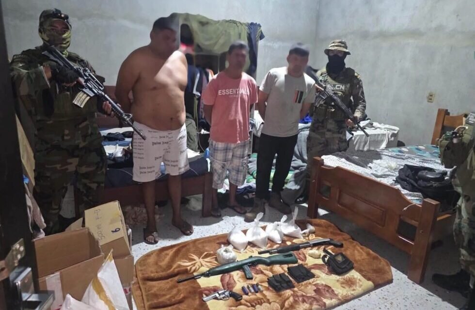 OPERATIVO ANTIDROGA EN VILLA TUNARI DEJA CINCO APREHENDIDOS, ENTRE ELLOS UN MILITAR