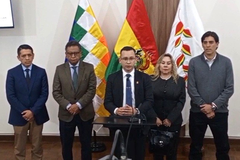 EJECUTIVO Y TSJ SE SIENTAN A NEGOCIAR TRAS AMENAZA DE PARO