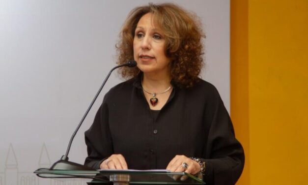 CINTHYA YAÑEZ RENUNCIA AL MINISTERIO DE TURISMO Y CULTURAS
