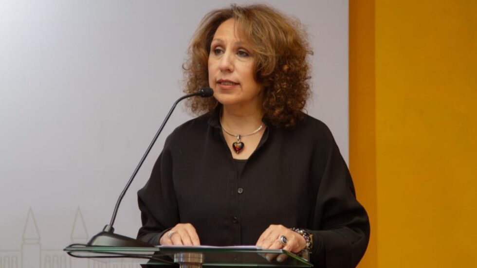 CINTHYA YAÑEZ RENUNCIA AL MINISTERIO DE TURISMO Y CULTURAS