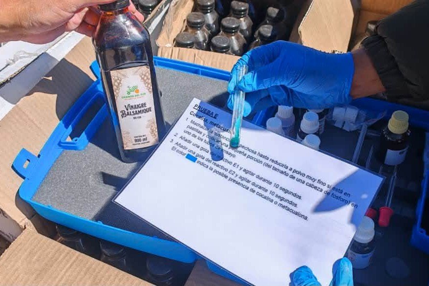 INCAUTAN 1.643 BOTELLAS CON COCAÍNA LÍQUIDA CAMUFLADA COMO VINAGRE RUMBO A EUROPA