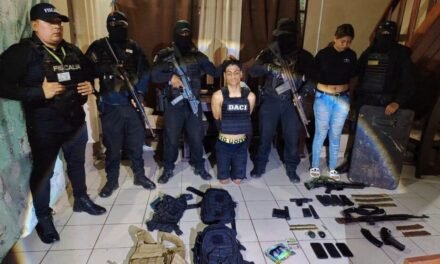 POLICÍA INCAUTA AK-47, AR-15, PISTOLAS Y GRANADAS EN OPERATIVO EN BENI