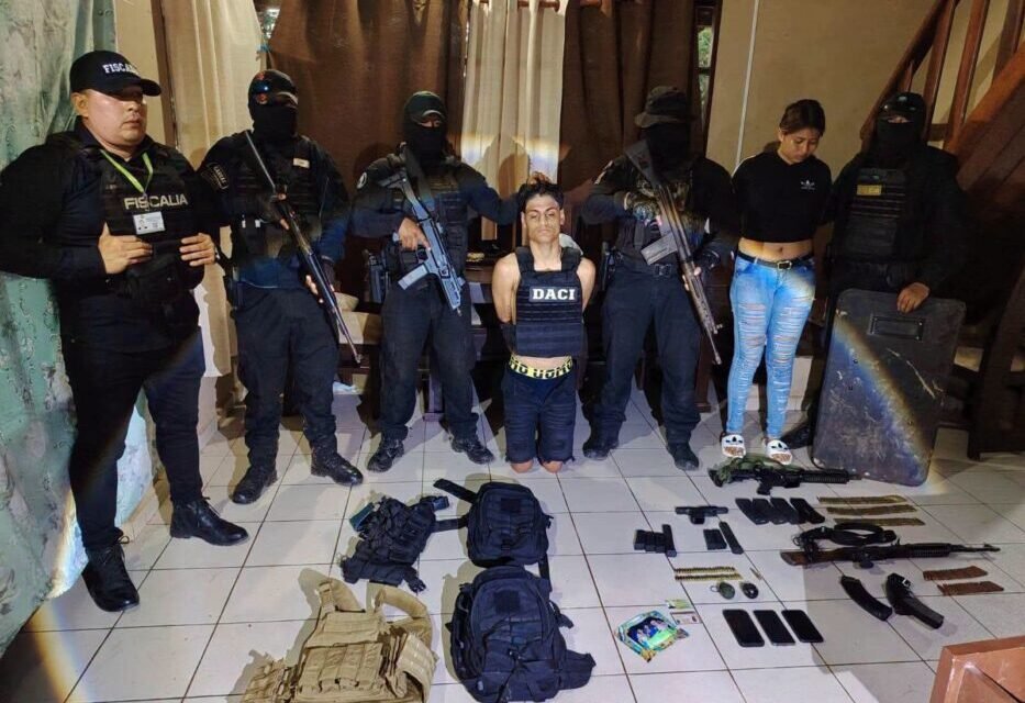 POLICÍA INCAUTA AK-47, AR-15, PISTOLAS Y GRANADAS EN OPERATIVO EN BENI