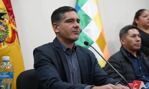 YPFB ANUNCIA ABASTECIMIENTO GRADUAL DE GASOLINA EN MEDIO DE LAS FILAS