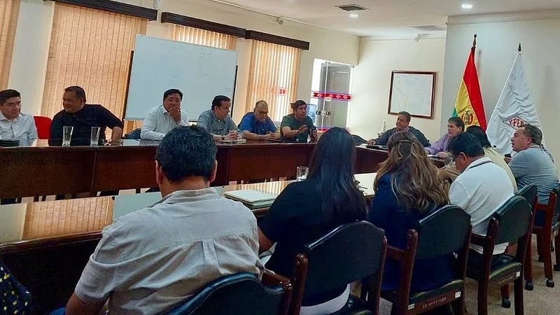 GOBIERNO Y CISTERNEROS RETOMAN EL DIÁLOGO EN SANTA CRUZ