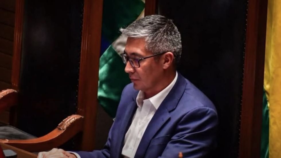 ESPINOZA CUESTIONA CENSURA DE LA ALP Y ANUNCIA CONSULTA AL TCP