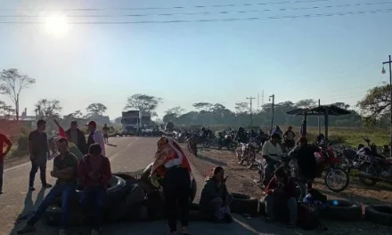 PRODUCTORES DE MARBÁN VUELVEN A BLOQUEAR LA RUTA SANTA CRUZ-BENI Y ANUNCIAN RADICALIZACIÓN