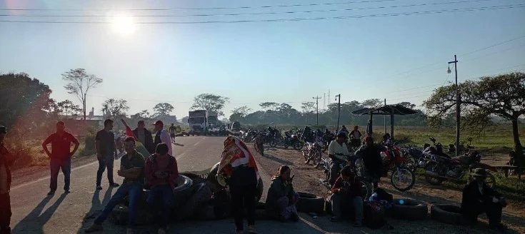 PRODUCTORES DE MARBÁN VUELVEN A BLOQUEAR LA RUTA SANTA CRUZ-BENI Y ANUNCIAN RADICALIZACIÓN