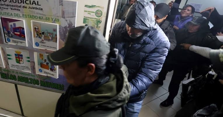 CERIMEDO LLEGA ESPOSADO Y BAJO CUSTODIA A LA AUDIENCIA CAUTELAR