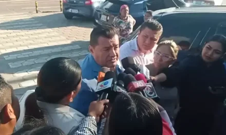 JHONNY FERNÁNDEZ SE PRESENTÓ A DECLARAR Y ASEGURÓ QUE RESPALDARÁ SU GESTIÓN