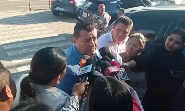 JHONNY FERNÁNDEZ SE PRESENTÓ A DECLARAR Y ASEGURÓ QUE RESPALDARÁ SU GESTIÓN