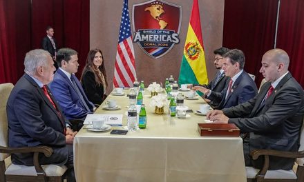 FOTOGRAFÍA OFICIAL REGISTRA A CERIMEDO JUNTO A RODRIGO PAZ EN EE.UU.