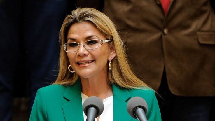 JEANINE ÁÑEZ CUESTIONA AL GOBIERNO POR EL CASO CERIMEDO Y PIDE A PAZ “UN CAMBIO DE TIMÓN”