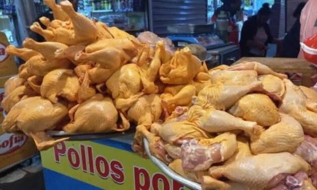 ¡EL POLLO VUELVE A SUBIR! EL KILO YA CUESTA HASTA BS 29 EN SANTA CRUZ