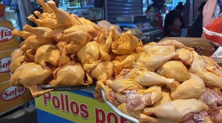 ¡EL POLLO VUELVE A SUBIR! EL KILO YA CUESTA HASTA BS 29 EN SANTA CRUZ