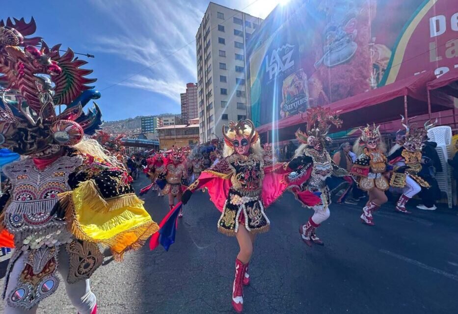 MÁS DE 130 MIL BAILARINES Y MÚSICOS ENGALANAN LA FIESTA DEL GRAN PODER