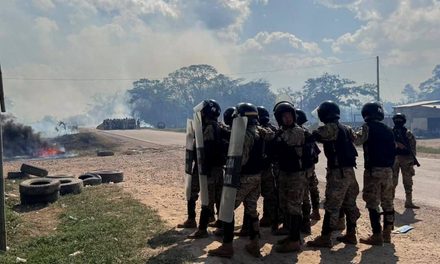 POLICÍA INTERVIENE BLOQUEO EN SAN PABLO Y DESPEJA LA RUTA SANTA CRUZ-BENI