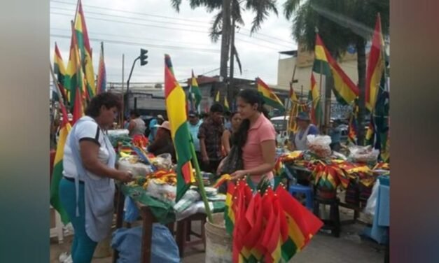 AUMENTA LA VENTA DE BANDERAS Y UNIFORMES POR EL 6 DE AGOSTO