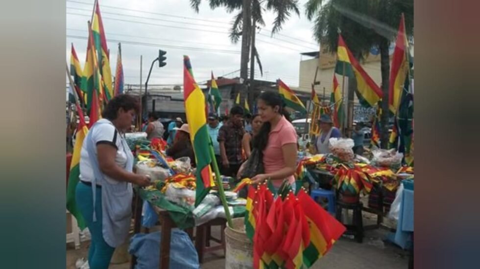 AUMENTA LA VENTA DE BANDERAS Y UNIFORMES POR EL 6 DE AGOSTO