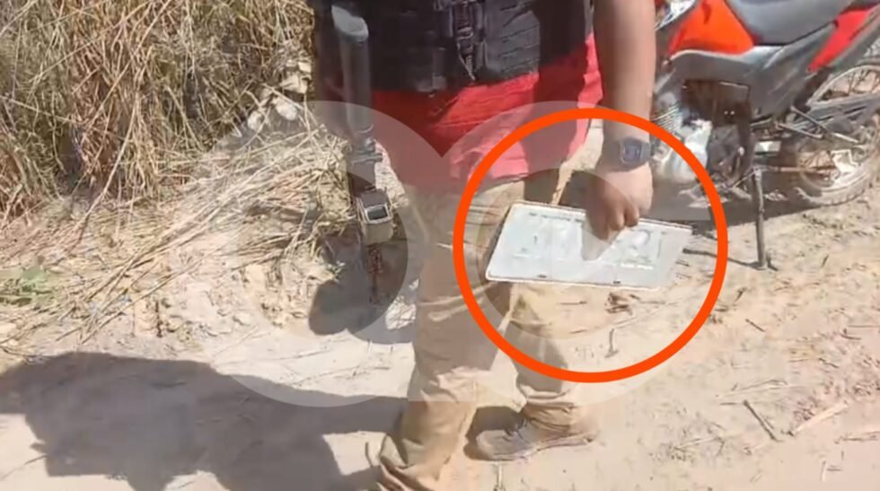 POLICÍA HALLA PLACAS BRASILEÑAS ABANDONADAS DURANTE OPERATIVOS EN LA FRONTERA