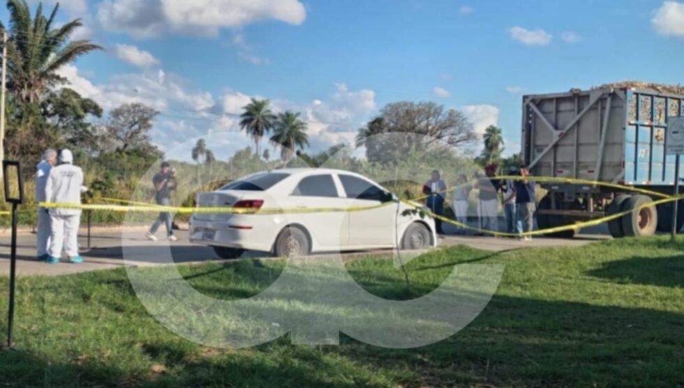 HALLAN ABANDONADO EL VEHÍCULO QUE ESTARÍA VINCULADO AL CRIMEN EN LA AVENIDA BUSCH