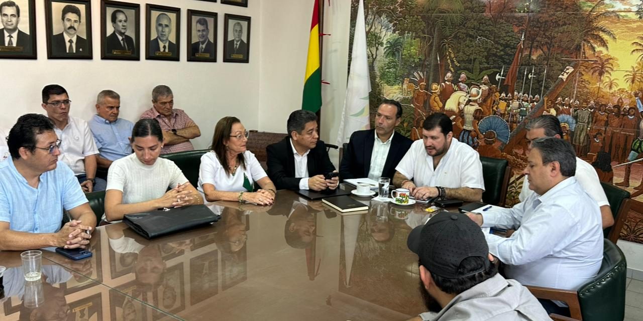 COMITÉ PRO SANTA CRUZ EVALÚA COMPROMISOS DE YPFB Y DEFINE SI PEDIRÁ ASAMBLEA DE LA CRUCEÑIDAD