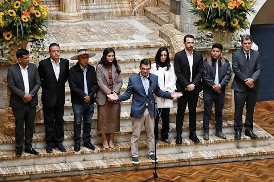 PAZ Y LOS NUEVE GOBERNADORES SE REUNIRÁN EN SUCRE PARA DEFINIR EL MODELO 50/50