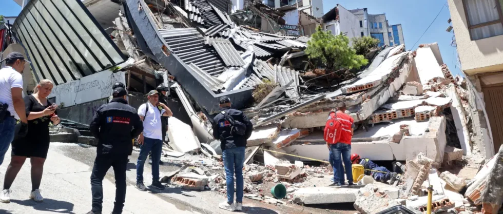 TERREMOTO DE 7,4 SACUDE COLOMBIA Y DEJA AL MENOS 111 MUERTOS Y 87 HERIDOS