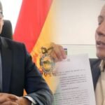 LARA ANUNCIA DENUNCIA CONTRA ESPINOZA POR COMPRA DE VAGONETA