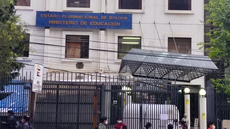 MINISTERIO DE EDUCACIÓN PREPARA NUEVOS NOMBRAMIENTOS TRAS DOS RENUNCIAS