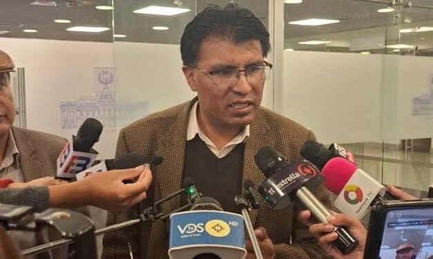 SENADO SUSPENDE 8 MESES A NILTON CONDORI POR PROMOVER LOS 53 DÍAS DE BLOQUEOS