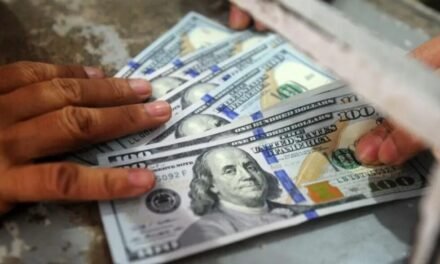 DÓLAR OFICIAL FRENA SU ESCALADA Y BAJA A BS 12,13